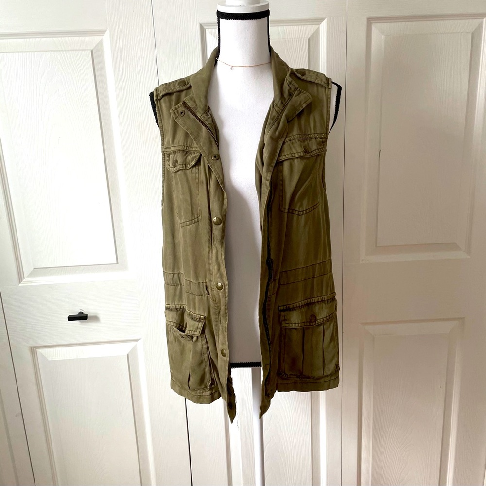 Arm Green Vest
